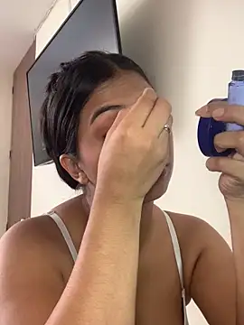 Snapshot of Julii- chatting on 10.29.25 Julii- online show from 10.29.25