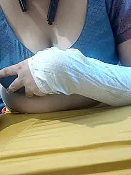 Snapshot of mallupriyapriya chatting on 09.24.25 mallupriyapriya online show from 09.24.25