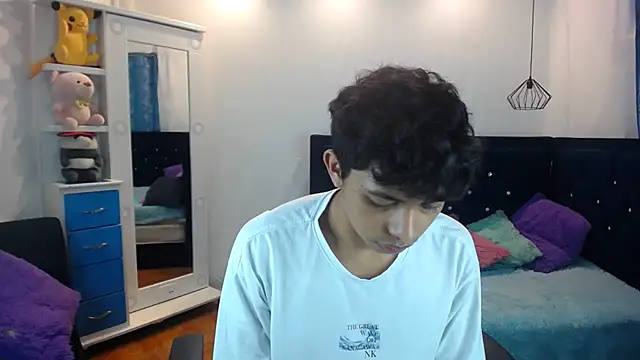 Snapshot of twinkmilk_ chatting on 03.08.25 twinkmilk online show from 03.08.25