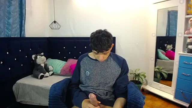 Snapshot of twinkmilk_ chatting on 03.19.25 twinkmilk online show from 03.19.25