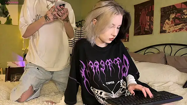 Snapshot of VeryRare_TwinS chatting on 09.26.25 VeryRare TwinS online show from 09.26.25