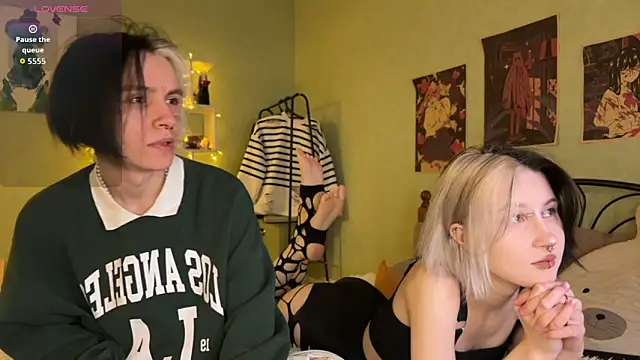 Snapshot of VeryRare_TwinS chatting on 10.03.25 VeryRare TwinS online show from 10.03.25