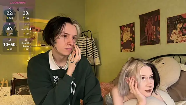 Snapshot of VeryRare_TwinS chatting on 10.14.25 VeryRare TwinS online show from 10.14.25