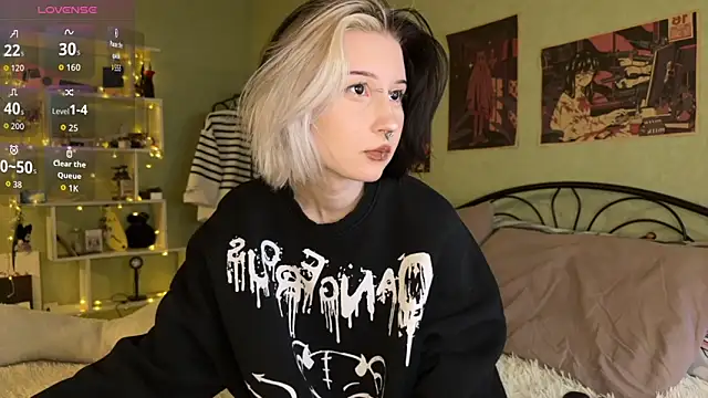 Snapshot of VeryRare_TwinS chatting on 10.16.25 VeryRare TwinS online show from 10.16.25