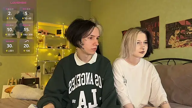 Snapshot of VeryRare_TwinS chatting on 10.20.25 VeryRare TwinS online show from 10.20.25