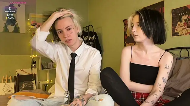 Snapshot of VeryRare_TwinS chatting on 10.21.25 VeryRare TwinS online show from 10.21.25