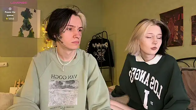 Snapshot of VeryRare_TwinS chatting on 10.23.25 VeryRare TwinS online show from 10.23.25