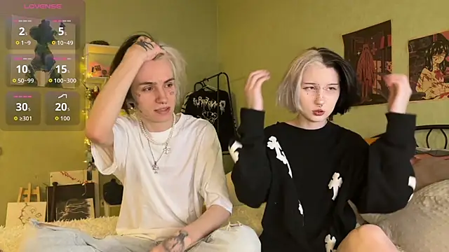 Snapshot of VeryRare_TwinS chatting on 11.12.25 VeryRare TwinS online show from 11.12.25