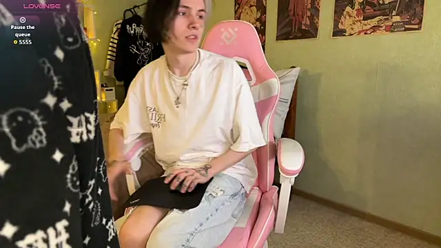 Snapshot of VeryRare_TwinS chatting on 11.22.25 VeryRare TwinS online show from 11.22.25