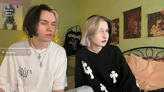 Snapshot of VeryRare_TwinS chatting on 11.24.25 VeryRare TwinS online show from 11.24.25