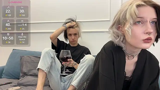 Snapshot of VeryRare_TwinS chatting on 12.16.25 VeryRare TwinS online show from 12.16.25