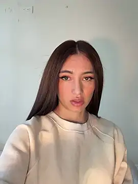 Maddy Jones online show from 03.04.25