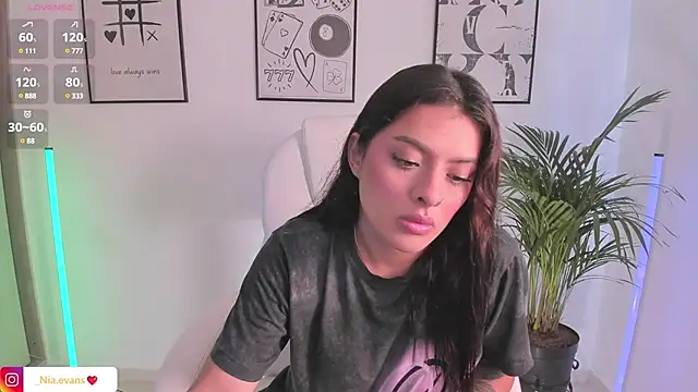 Snapshot of NiiaEvanss chatting on 03.21.25 NiiaEvanss online show from 03.21.25