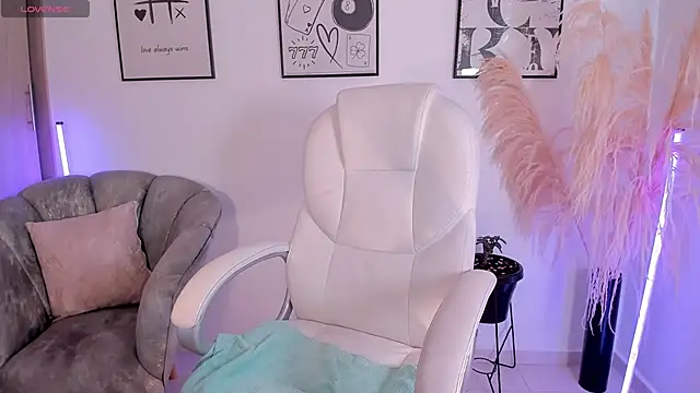 NiiaEvanss online show from 11.22.25