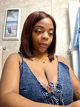 Snapshot of Sade_summer chatting on 02.23.25 Sade summer online show from 02.23.25