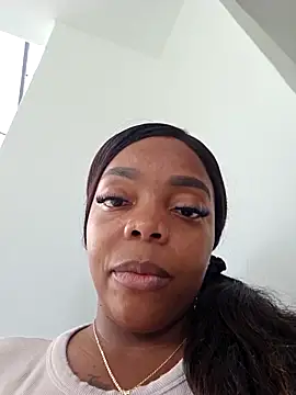 Snapshot of Sade_summer chatting on 05.13.26 Sade summer online show from 05.13.26