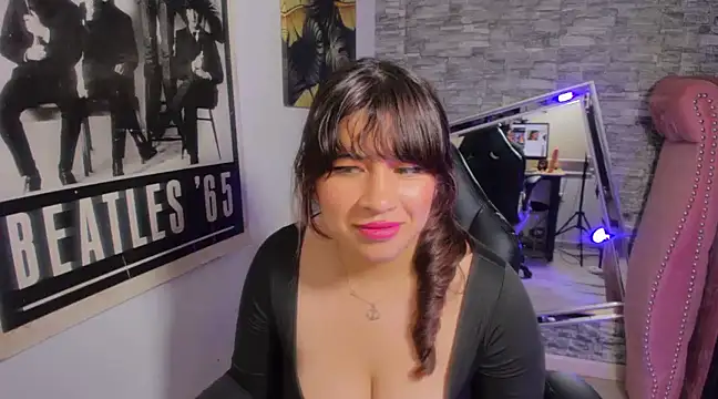 Snapshot of Ji_Eun chatting on 01.10.25 Ji Eun online show from 01.10.25