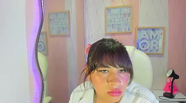 Snapshot of Ji_Eun chatting on 01.11.25 Ji Eun online show from 01.11.25