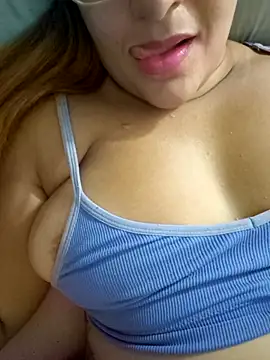 Snapshot of AliceRuivinha2 chatting on 03.12.25 AliceRuivinha2 online show from 03.12.25