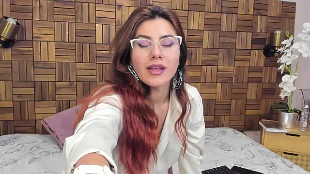 Snapshot of iriis_rosse chatting on 01.08.25 iriis rosse online show from 01.08.25