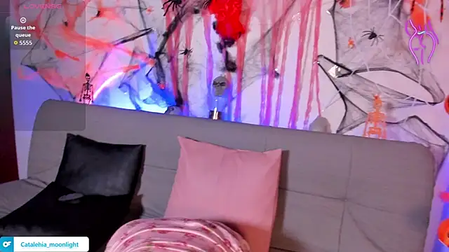 Snapshot of catalehia_moonlight chatting on 10.24.25 catalehia moonlight online show from 10.24.25