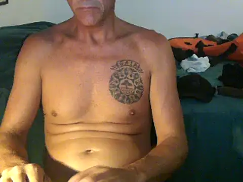 Snapshot of GoloZeusMax chatting on 02.15.25 GoloZeusMax online show from 02.15.25