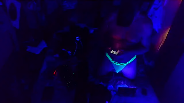 Snapshot of bluedragon0525 chatting on 10.15.25 bluedragon0525 online show from 10.15.25