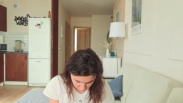 KristineEsme online show from 10.23.25