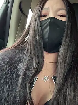 Snapshot of SSSniang- chatting on 11.18.25 SSSniang- online show from 11.18.25