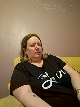 Snapshot of curvy_girl71 chatting on 01.03.25 curvy girl71 online show from 01.03.25