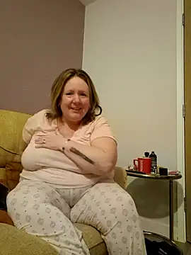 Snapshot of curvy_girl71 chatting on 01.06.25 curvy girl71 online show from 01.06.25