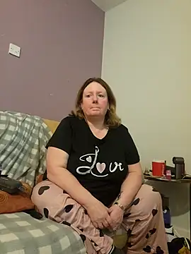 Snapshot of curvy_girl71 chatting on 02.23.25 curvy girl71 online show from 02.23.25