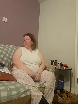 Snapshot of curvy_girl71 chatting on 02.28.25 curvy girl71 online show from 02.28.25