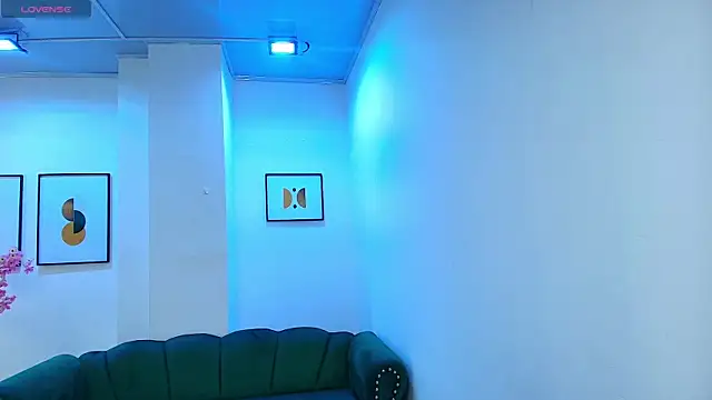 Snapshot of Arianna_sweeet chatting on 10.08.25 Arianna sweeet online show from 10.08.25