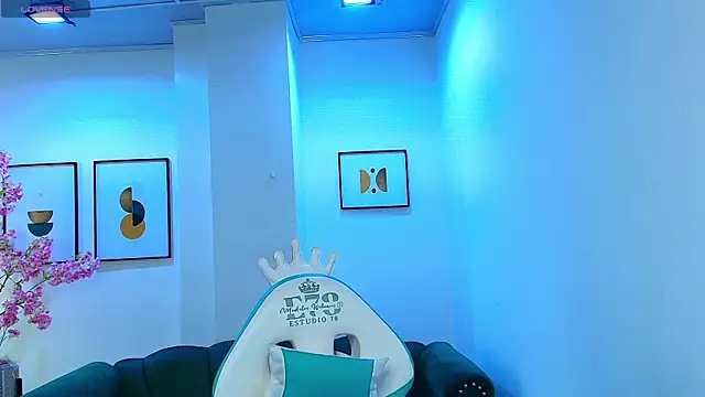 Snapshot of Arianna_sweeet chatting on 10.17.25 Arianna sweeet online show from 10.17.25