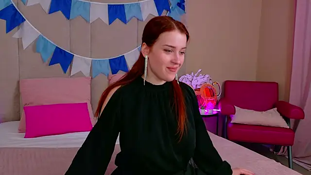 Snapshot of EllieGarson chatting on 09.27.25 EllieGarson online show from 09.27.25