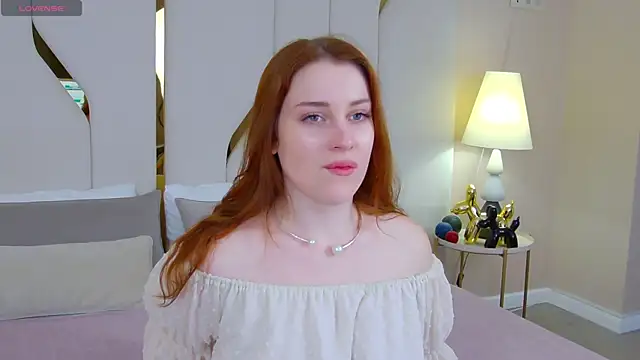 Snapshot of EllieGarson chatting on 10.18.25 EllieGarson online show from 10.18.25