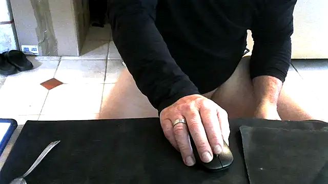 Snapshot of aigledauphin chatting on 10.09.25 aigledauphin online show from 10.09.25