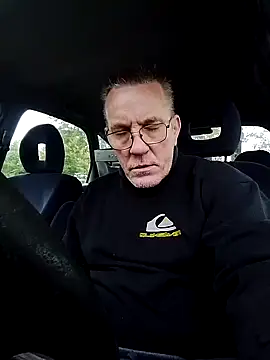 Snapshot of aigledauphin chatting on 10.13.25 aigledauphin online show from 10.13.25