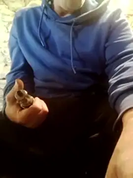 Snapshot of aigledauphin chatting on 10.28.25 aigledauphin online show from 10.28.25