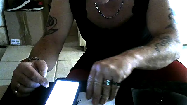 Snapshot of aigledauphin chatting on 11.06.25 aigledauphin online show from 11.06.25