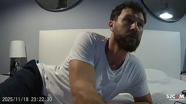 Snapshot of realdilf chatting on 11.18.25 realdilf online show from 11.18.25