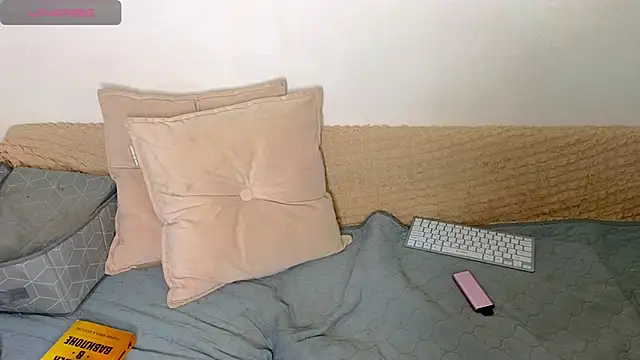 emilytrays online show from 03.05.26