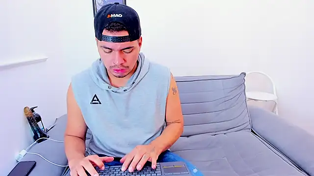 EnriquevillaF online show from 02.13.25