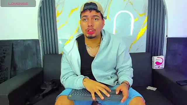 EnriquevillaF online show from 10.04.25