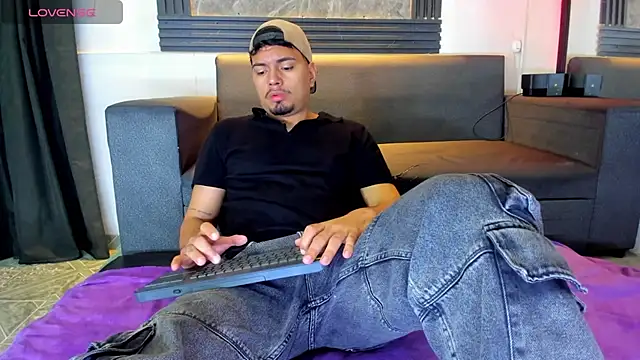 EnriquevillaF online show from 10.12.25