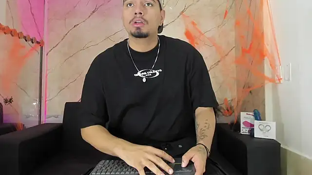 EnriquevillaF online show from 10.22.25