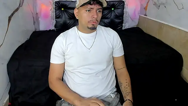 EnriquevillaF online show from 10.24.25