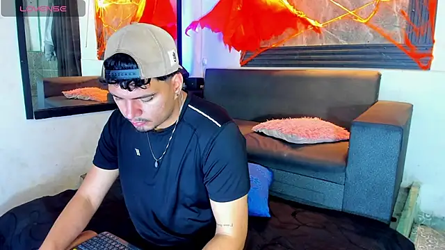 EnriquevillaF online show from 10.27.25