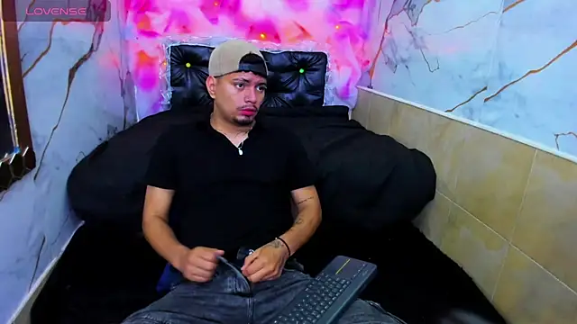 EnriquevillaF online show from 10.31.25